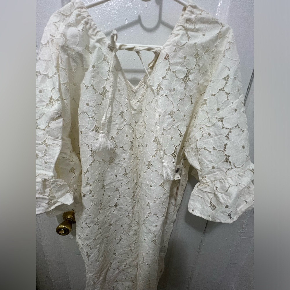 GAP LOVE WHITE FLOWER PATTERN DRESS
